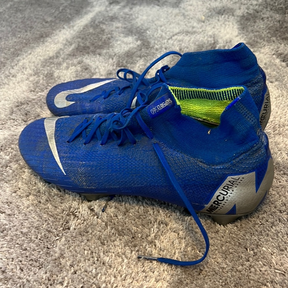 Men’s Nike soccer a cleats size 10.5